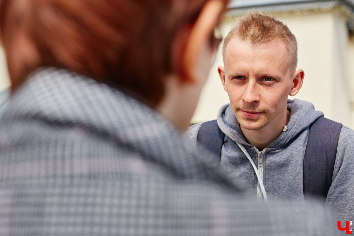 12 000 километров от Питера до Владивостока на самокате! Такую цель себе поставил Денис Бритвин. 28-летний парень впервые встал на самокат, до этого он путешествовал только на велосипеде. Как его на пути встречали сотрудники ДПС, собаки и местные жители, Денис рассказал в интервью «Ключ-Медиа».