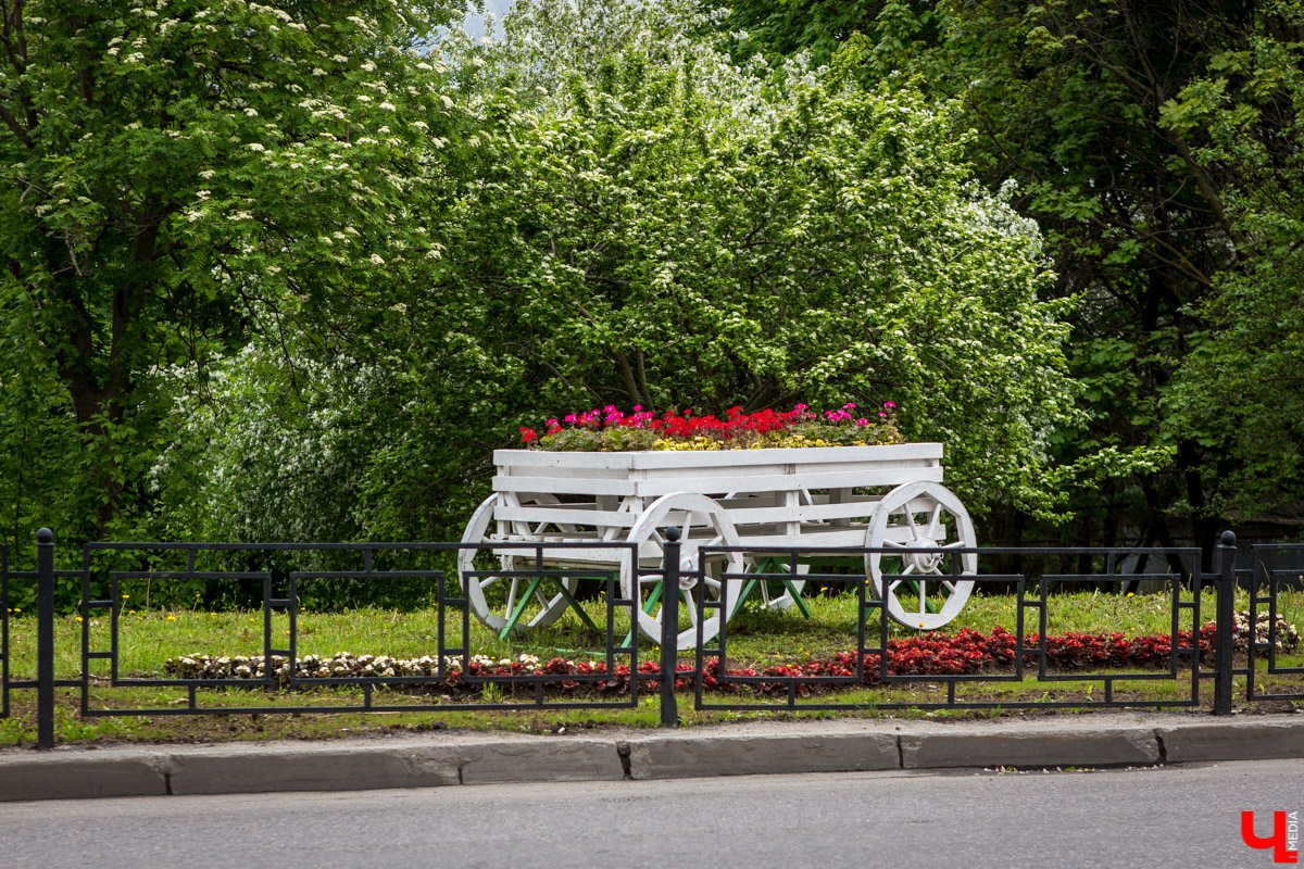 «Ключ-Медиа» собрал для вас обзор городских благоустройств с отремонтированными дворами, зелеными зонами, новыми локациями для отдыха и сотнями тысяч цветов!