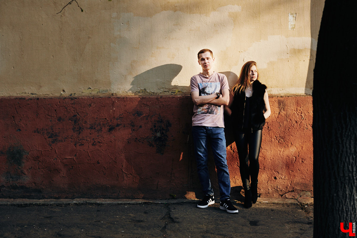 Что общего у исполнителя рэп-хита «Пустота», набравшего около сотни тысяч прослушиваний,, и лучшей вокалистки конкурса «Поющая губерния-2022» по версии «Ключ-Медиа»? Правильно, релиз. Двадцатого мая трек появится на всех стриминговых сервисах. А через неделю «владимирская Тейлор Свифт» опубликует свою первую авторскую работу в стиле соул.