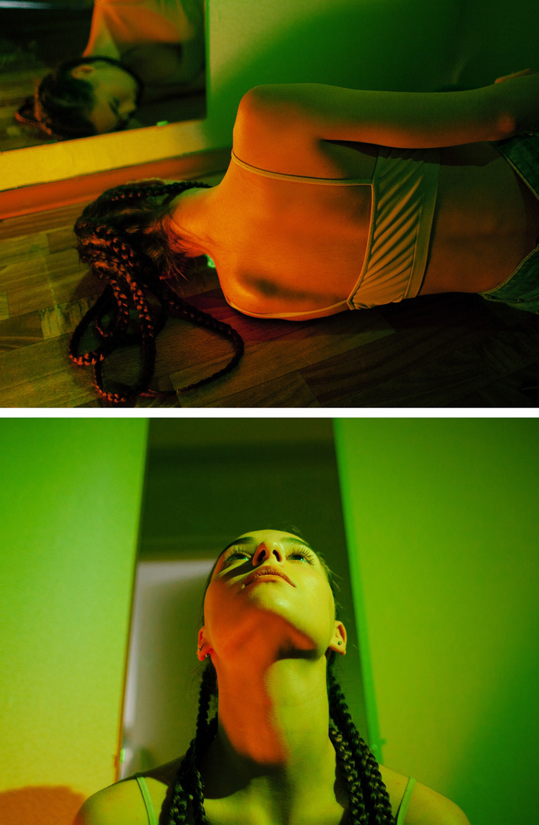 Отрицая общепринятые понятия о красоте, фотограф Алексей Ларин запечатляет личность с ее уникальными особенностями в заранее продуманных обстоятельствах; рефлексирует вместе со своими героями и деньги, которые те оставляют за оказанную услугу, донатит нуждающимся.