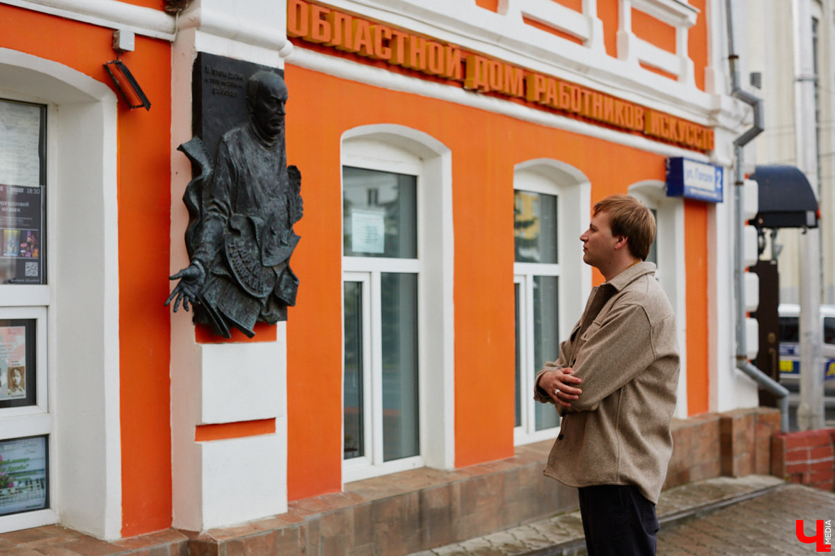 Увидеть, чтобы понять: кто знакомит Владимир с театральными экспериментами, зачем они нужны, и как отличить искусство от трэша?