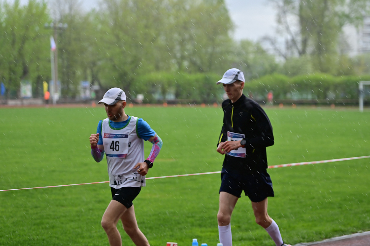 Спортсмен из Владимира преодолел 260 км на чемпионате России по суточному бегу. Сергей Сагитов бежал и днем, и ночью. Присесть на дистанции он смог всего три раза. Как результат – норматив мастера спорта международного класса.