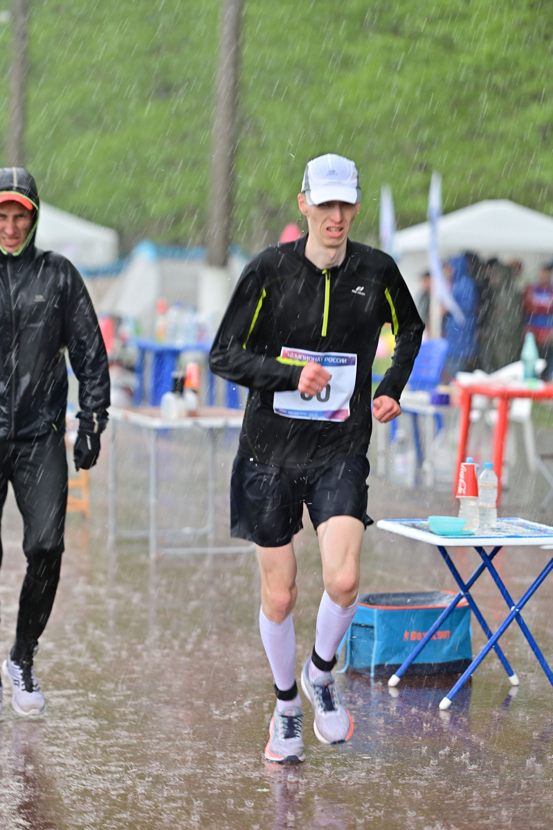 Спортсмен из Владимира преодолел 260 км на чемпионате России по суточному бегу. Сергей Сагитов бежал и днем, и ночью. Присесть на дистанции он смог всего три раза. Как результат – норматив мастера спорта международного класса.