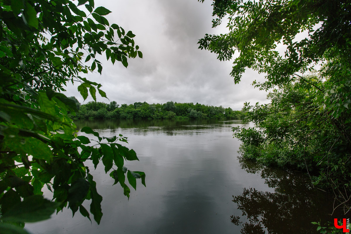 Куда податься уставшей душе в поисках покоя? Народный экскурсовод Татьяна Лысова рассказывает о своих любимых улочках, где можно легко расслабиться, отринуть суету будних дней и где открытия ждут буквально за каждым углом.