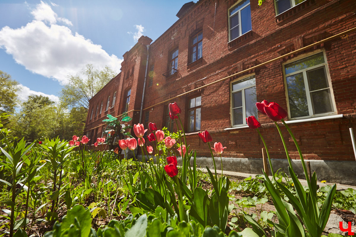 Куда податься уставшей душе в поисках покоя? Народный экскурсовод Татьяна Лысова рассказывает о своих любимых улочках, где можно легко расслабиться, отринуть суету будних дней и где открытия ждут буквально за каждым углом.