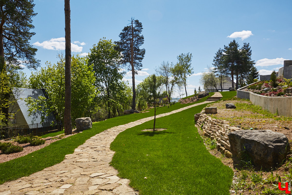 Куда податься уставшей душе в поисках покоя? Народный экскурсовод Татьяна Лысова рассказывает о своих любимых улочках, где можно легко расслабиться, отринуть суету будних дней и где открытия ждут буквально за каждым углом.