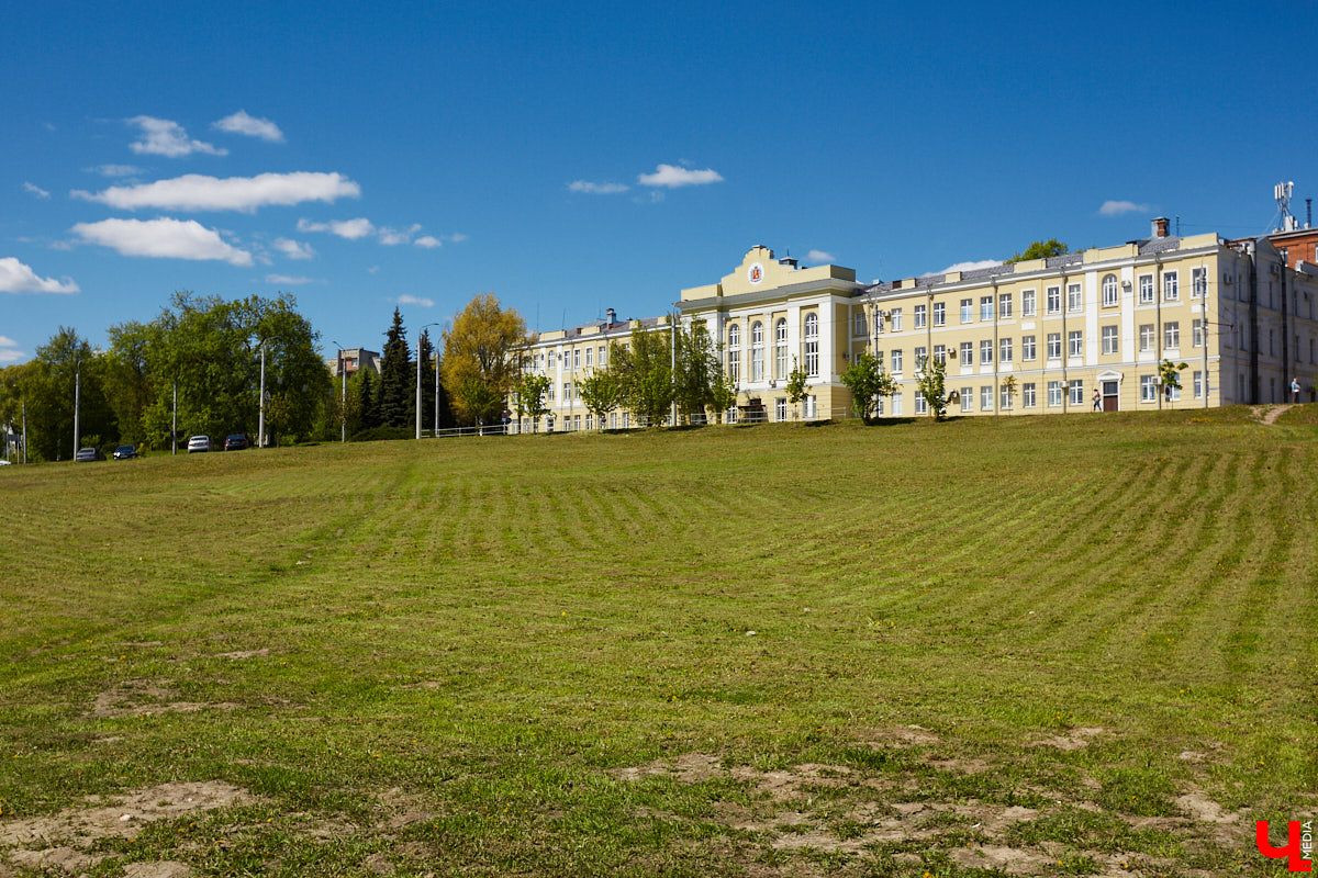 Куда податься уставшей душе в поисках покоя? Народный экскурсовод Татьяна Лысова рассказывает о своих любимых улочках, где можно легко расслабиться, отринуть суету будних дней и где открытия ждут буквально за каждым углом.