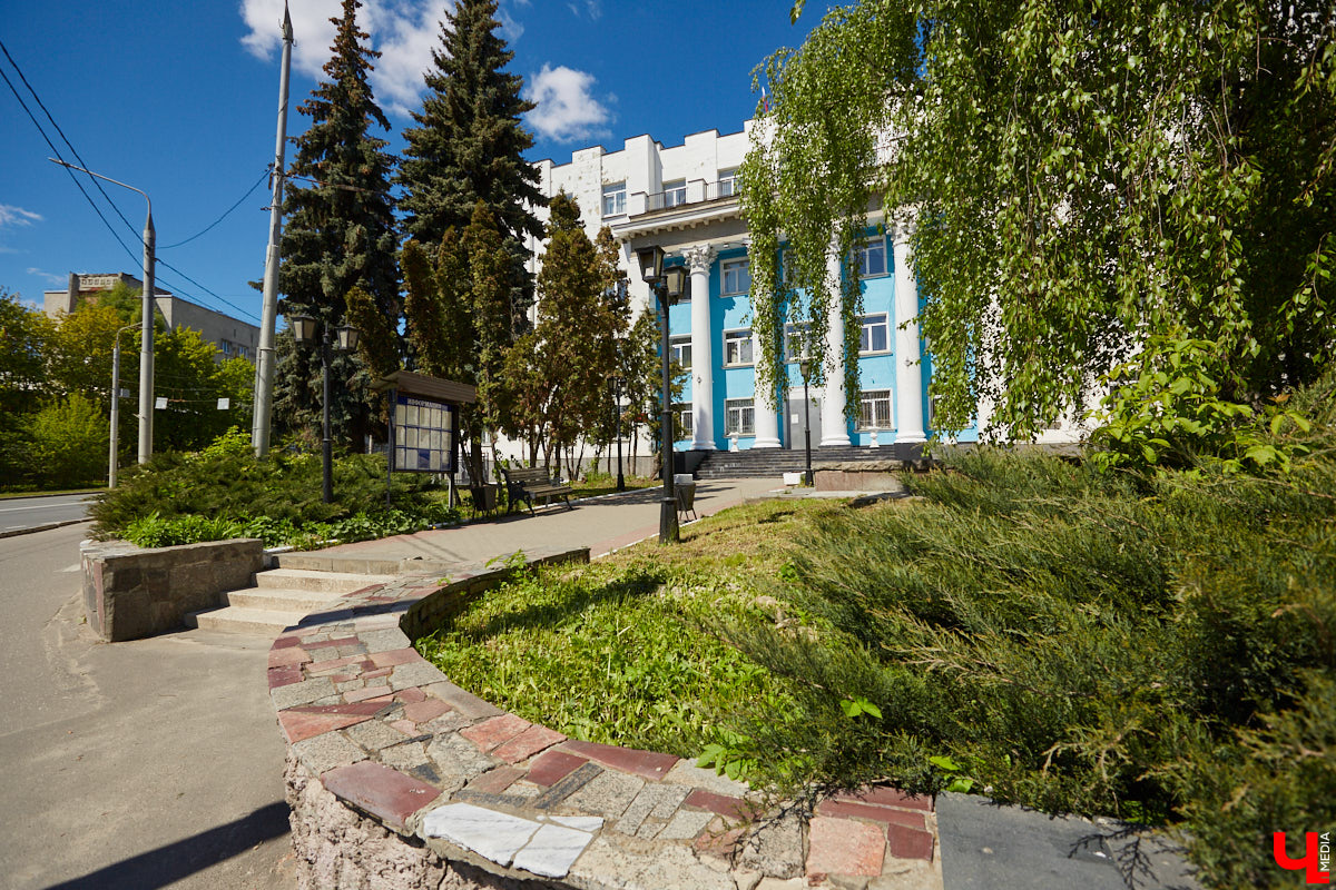 Куда податься уставшей душе в поисках покоя? Народный экскурсовод Татьяна Лысова рассказывает о своих любимых улочках, где можно легко расслабиться, отринуть суету будних дней и где открытия ждут буквально за каждым углом.