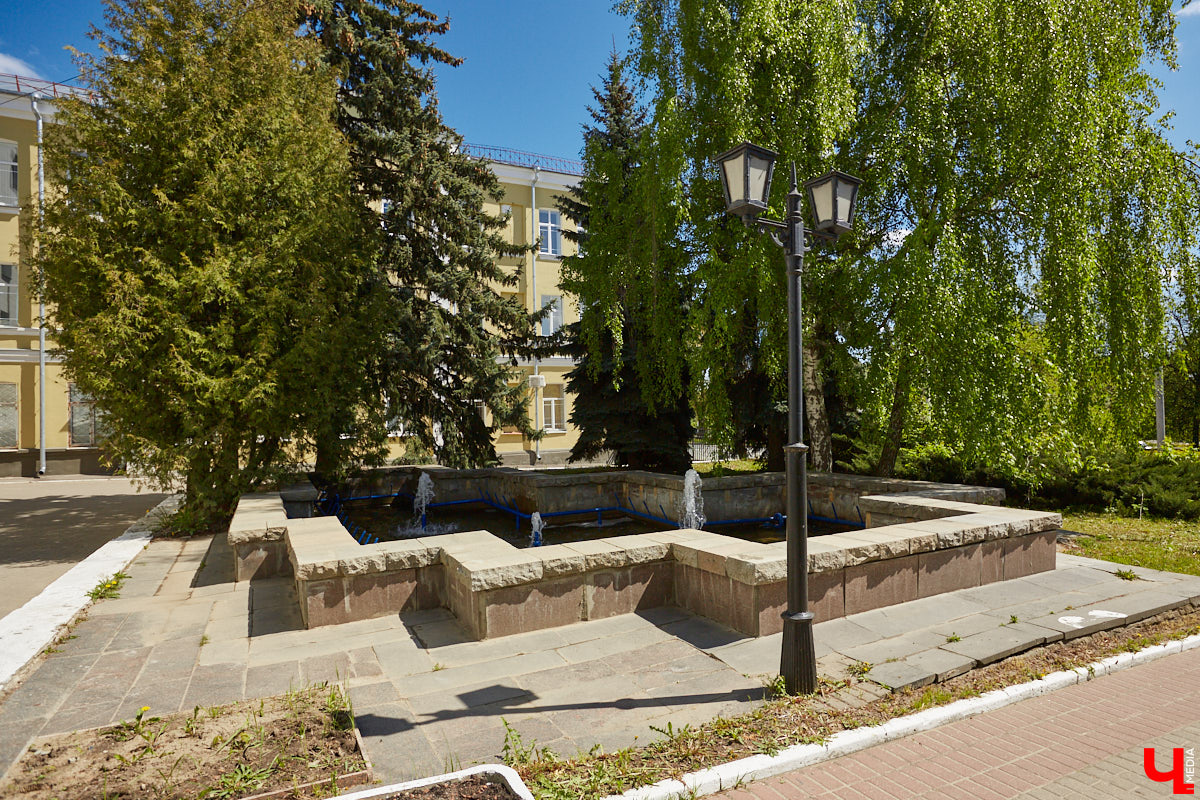 Куда податься уставшей душе в поисках покоя? Народный экскурсовод Татьяна Лысова рассказывает о своих любимых улочках, где можно легко расслабиться, отринуть суету будних дней и где открытия ждут буквально за каждым углом.