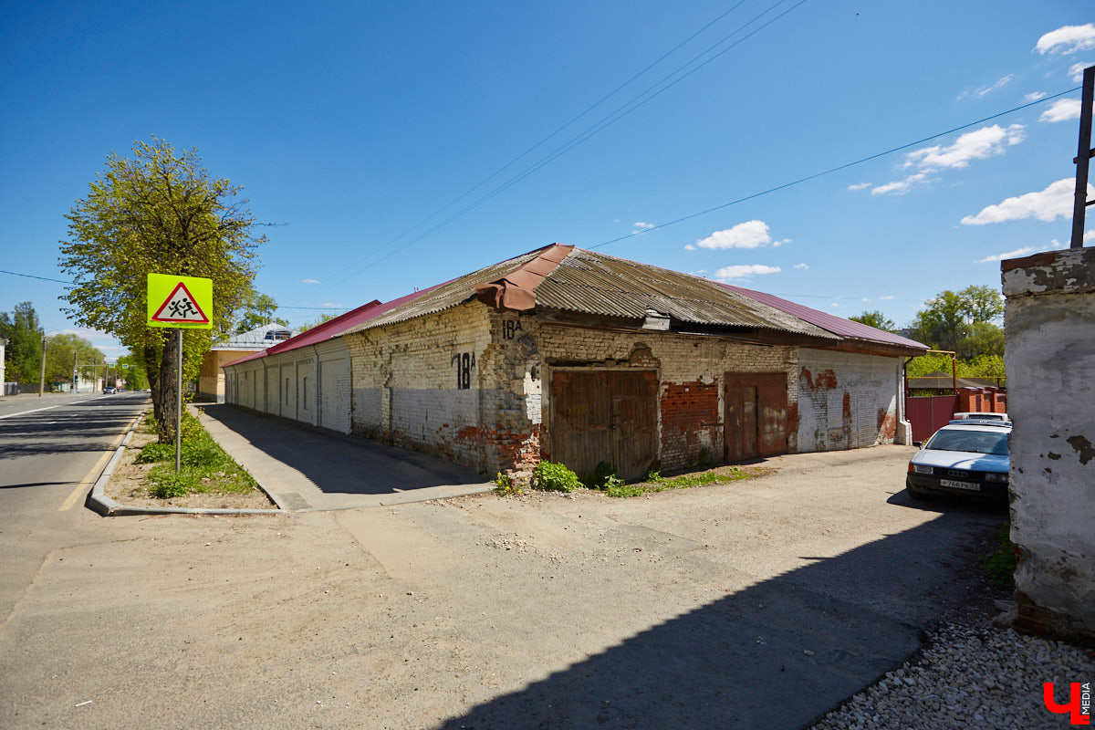 Куда податься уставшей душе в поисках покоя? Народный экскурсовод Татьяна Лысова рассказывает о своих любимых улочках, где можно легко расслабиться, отринуть суету будних дней и где открытия ждут буквально за каждым углом.