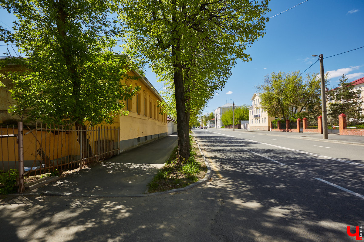 Куда податься уставшей душе в поисках покоя? Народный экскурсовод Татьяна Лысова рассказывает о своих любимых улочках, где можно легко расслабиться, отринуть суету будних дней и где открытия ждут буквально за каждым углом.
