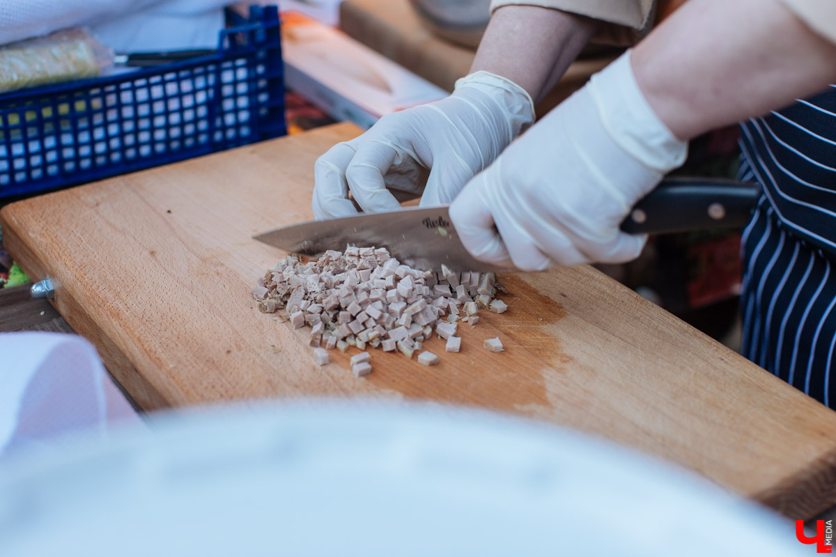 «Ключ-Медиа» объявляет битву окрошек-2022. На кулинарный ринг выходят супы от Константина Ивлева, шеф-повара суздальского ресторана Дениса Королькова и участницы «Адской кухни-4» Светланы Балыкиной. Голосуем и делимся своими рецептами в комментариях!