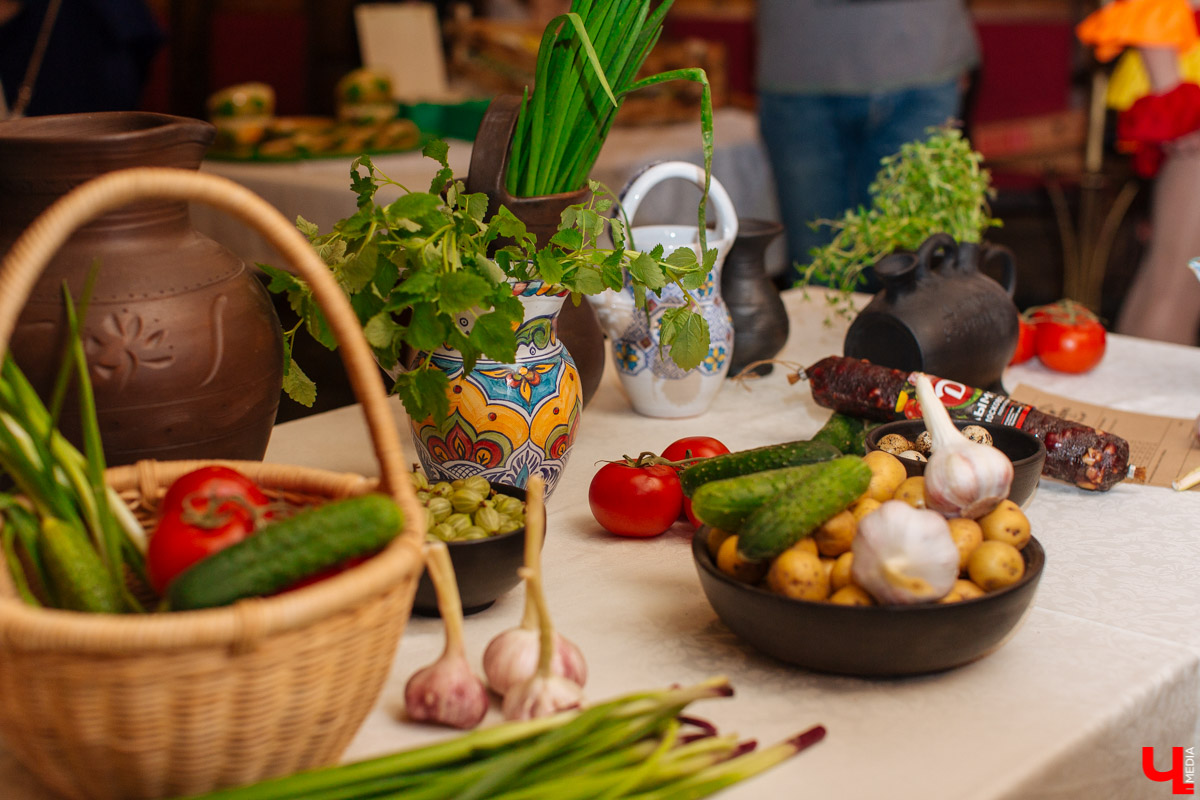 «Ключ-Медиа» объявляет битву окрошек-2022. На кулинарный ринг выходят супы от Константина Ивлева, шеф-повара суздальского ресторана Дениса Королькова и участницы «Адской кухни-4» Светланы Балыкиной. Голосуем и делимся своими рецептами в комментариях!