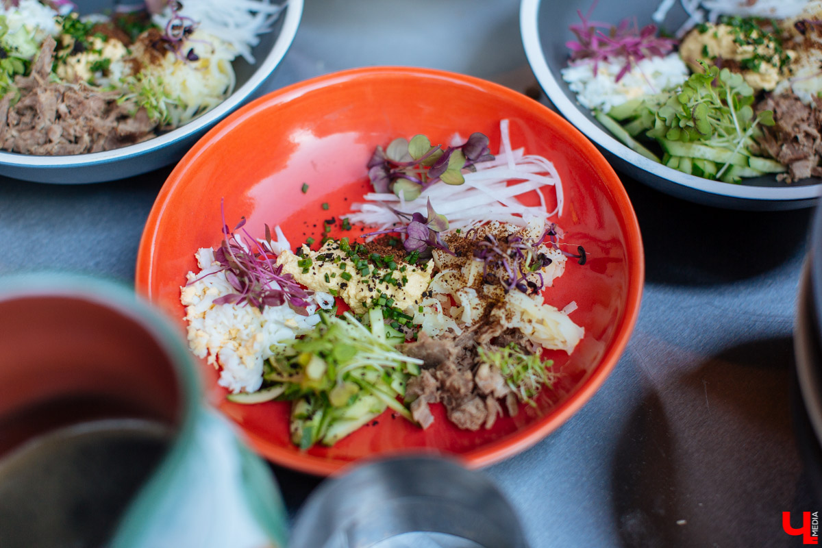 «Ключ-Медиа» объявляет битву окрошек-2022. На кулинарный ринг выходят супы от Константина Ивлева, шеф-повара суздальского ресторана Дениса Королькова и участницы «Адской кухни-4» Светланы Балыкиной. Голосуем и делимся своими рецептами в комментариях!