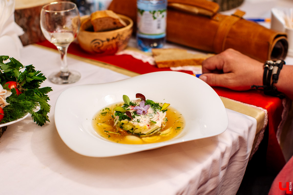 «Ключ-Медиа» объявляет битву окрошек-2022. На кулинарный ринг выходят супы от Константина Ивлева, шеф-повара суздальского ресторана Дениса Королькова и участницы «Адской кухни-4» Светланы Балыкиной. Голосуем и делимся своими рецептами в комментариях!