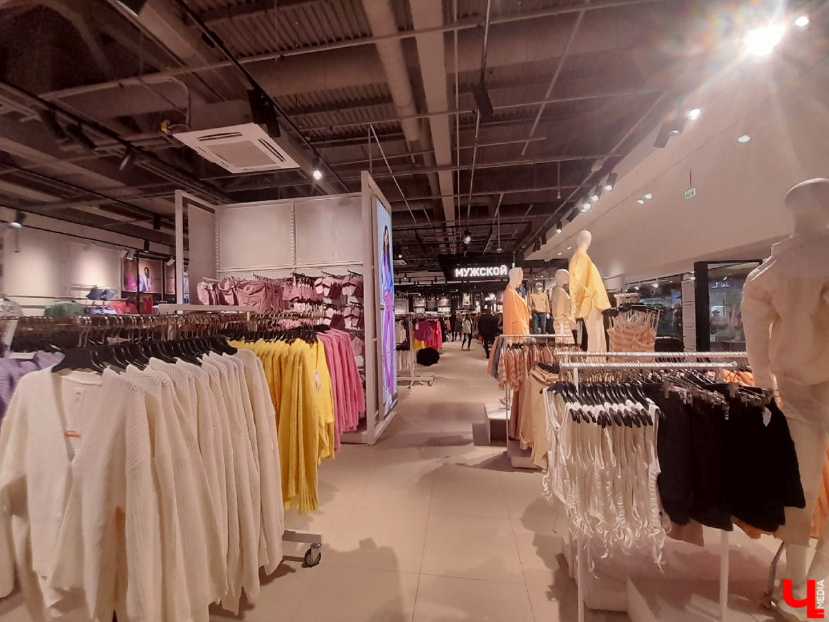 Популярный магазин одежды сети Sinsay возобновил свою работу во Владимире. Пока под прежним брендом, но скоро он должен измениться. Новое название появится и на сети ресторанов быстрого питания McDonald’s. В ближайшее время все вывески с привычным логотипом будут демонтированы.