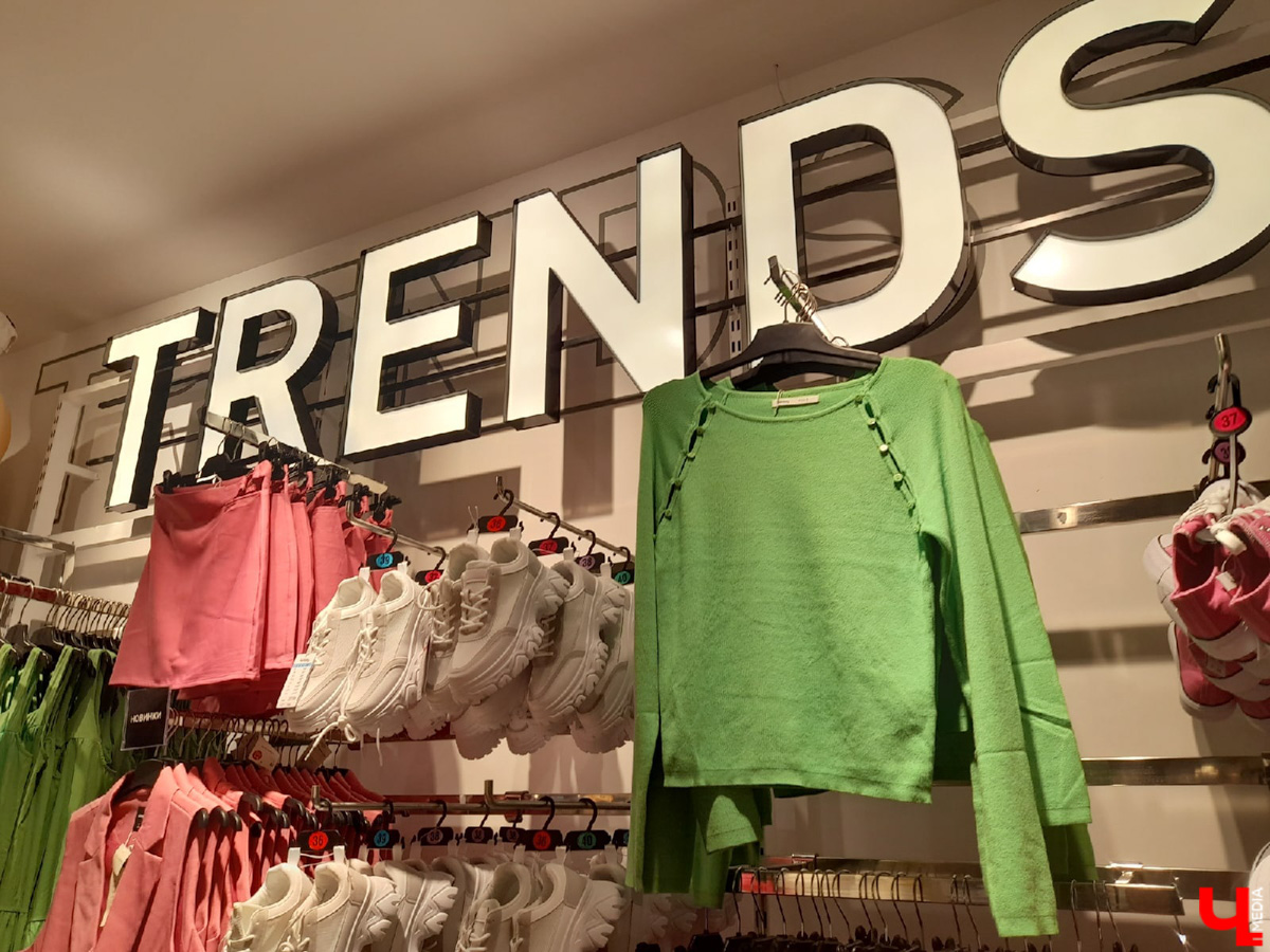 Популярный магазин одежды сети Sinsay возобновил свою работу во Владимире. Пока под прежним брендом, но скоро он должен измениться. Новое название появится и на сети ресторанов быстрого питания McDonald’s. В ближайшее время все вывески с привычным логотипом будут демонтированы.