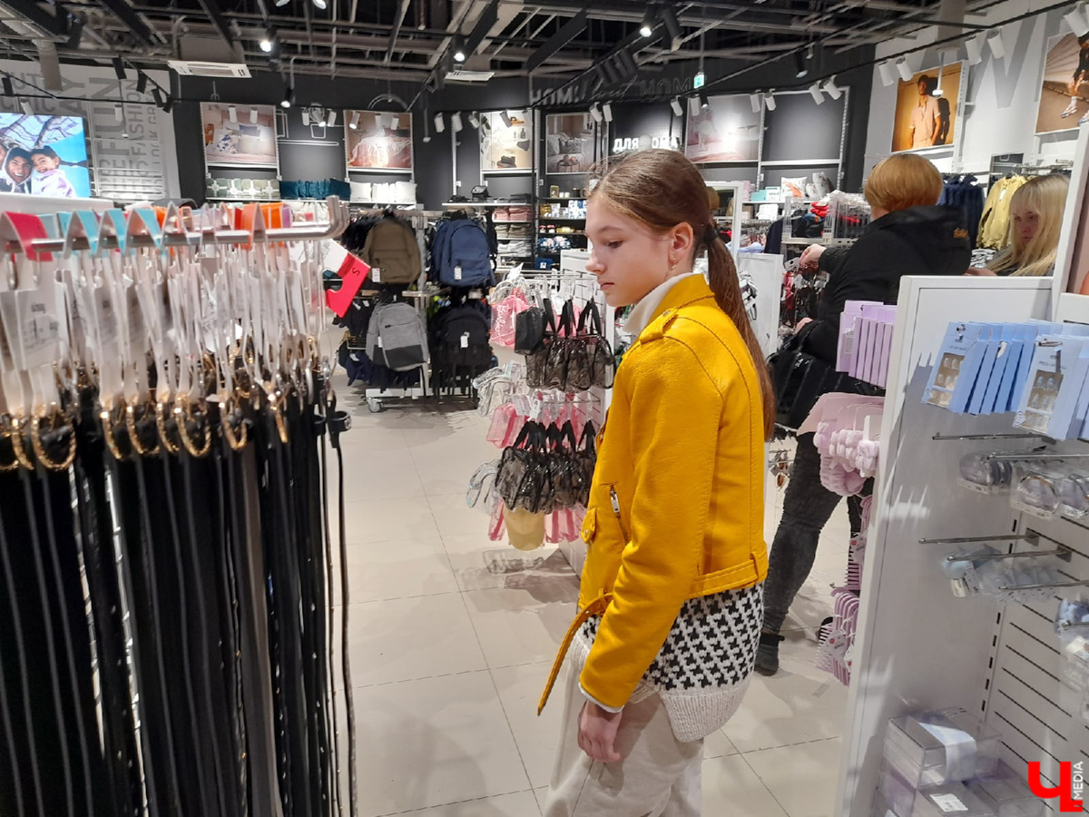 Популярный магазин одежды сети Sinsay возобновил свою работу во Владимире. Пока под прежним брендом, но скоро он должен измениться. Новое название появится и на сети ресторанов быстрого питания McDonald’s. В ближайшее время все вывески с привычным логотипом будут демонтированы.