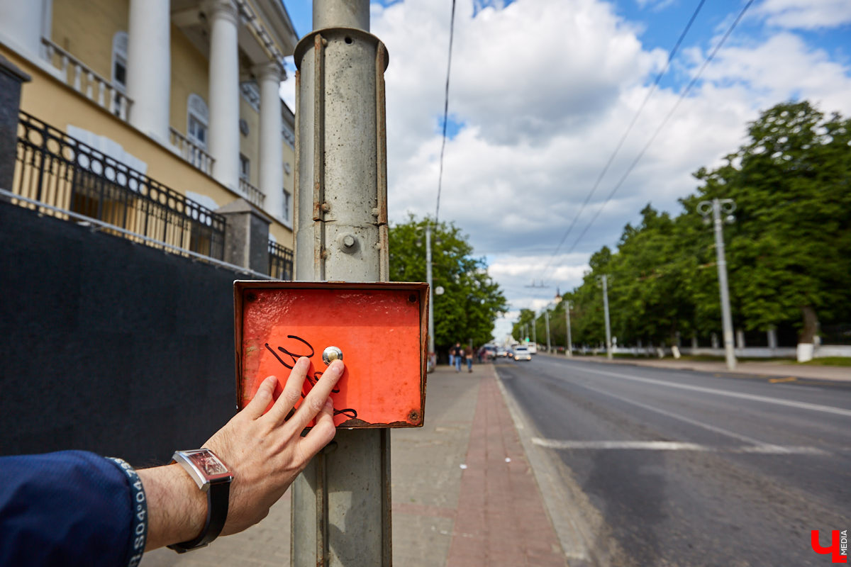 На ремонт дорог во Владимирской области потратят колоссальную сумму денег. И все это для того, чтобы движение стало комфортным и безопасным. Какие еще изменения ждут водителей и пассажиров региона? Последние новости в нашем еженедельном обзоре.