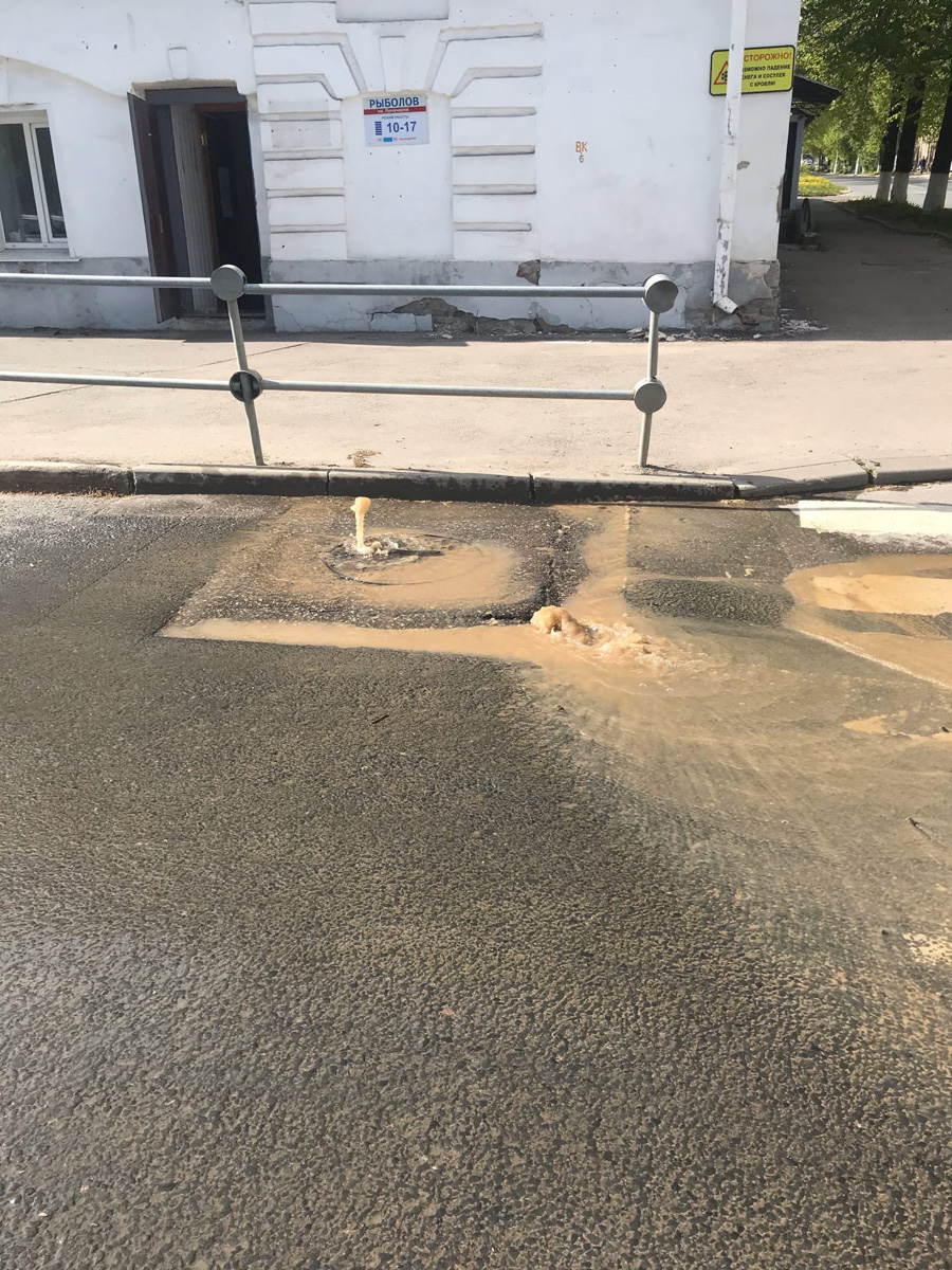 Каких только чудес не найдешь на просторах нашей малой родины. Тут тебе и секс-шоп в чистом поле, и «автопортрет» Дали на гаражных воротах, и развалы брошенных ванн и автобусов. Так что, присаживайтесь поудобнее и смотрите, что интересного не так давно обнаружили жители 33-го региона.