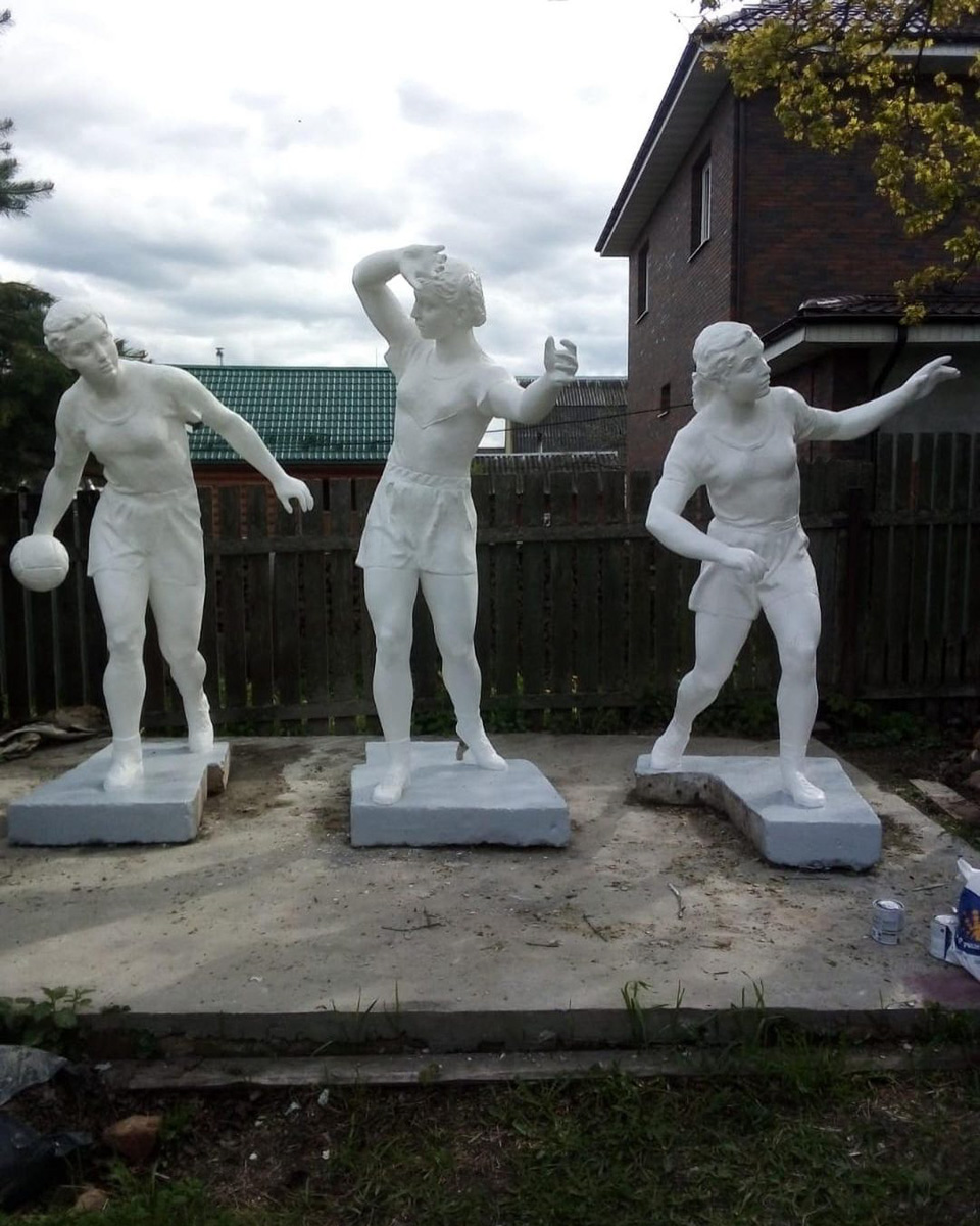 Каких только чудес не найдешь на просторах нашей малой родины. Тут тебе и секс-шоп в чистом поле, и «автопортрет» Дали на гаражных воротах, и развалы брошенных ванн и автобусов. Так что, присаживайтесь поудобнее и смотрите, что интересного не так давно обнаружили жители 33-го региона.