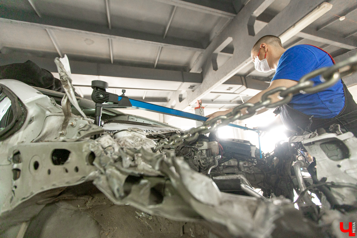 Предприниматель из Владимирской области Артем Елохов нашел способ снизить цены на запчасти для иномарок. Он предложил способ, который позволяет устанавливать отечественные детали на импортные автомобили.