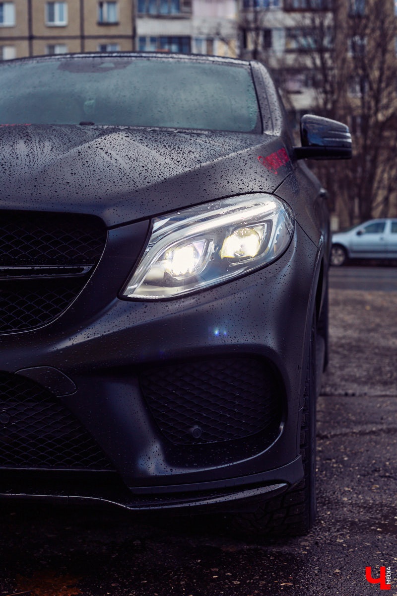 Предприниматель из Владимирской области Артем Елохов нашел способ снизить цены на запчасти для иномарок. Он предложил способ, который позволяет устанавливать отечественные детали на импортные автомобили.