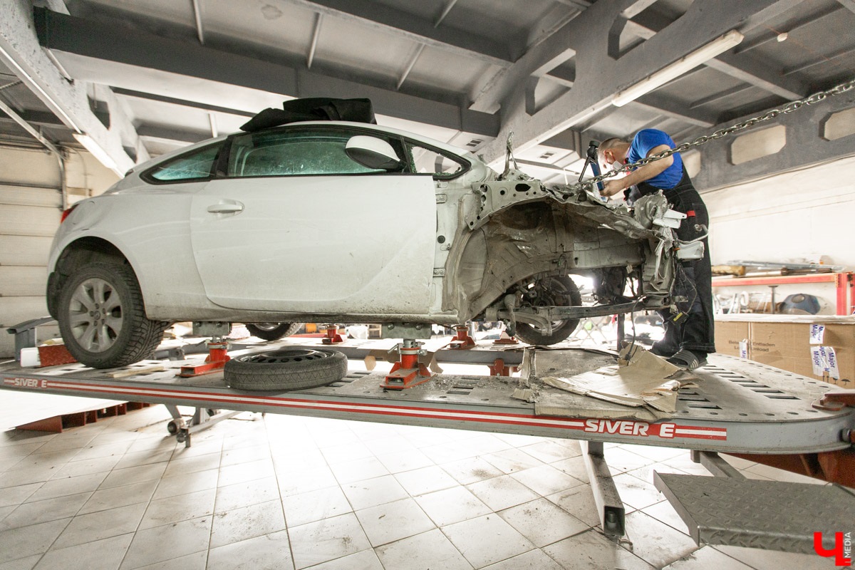 Предприниматель из Владимирской области Артем Елохов нашел способ снизить цены на запчасти для иномарок. Он предложил способ, который позволяет устанавливать отечественные детали на импортные автомобили.