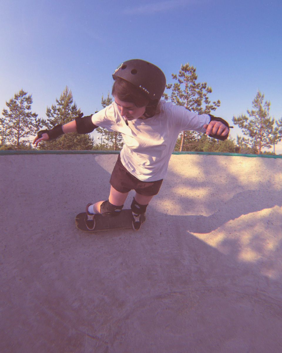 Окончание школы, закрытая сессия, долгожданный отпуск, шашлычный уик-энд — сколько прекрасных поводов для вечеринки дарит майский сезон! Пока погода разгоняется, есть время без спешки собрать свежий туса-плейлист. Подборка новых релизов от местных исполнителей в этом деле поможет.