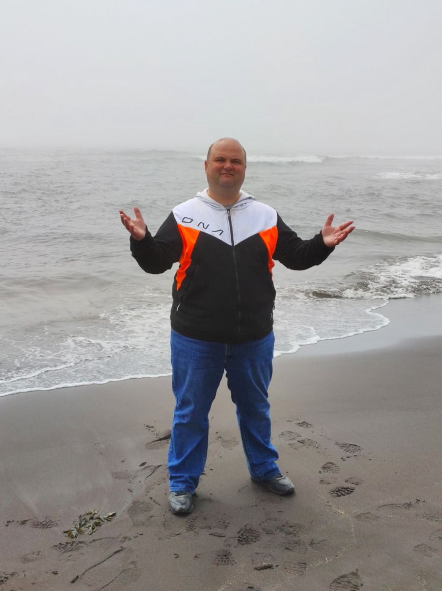 Житель Вязников выиграл путешествие на Сахалин и Курильские острова. За приключение за тысячи километров молодой человек не заплатил ни рубля. Как это возможно, и кому доступен бесплатный тур по России? Рассказываем о проекте, который готов открыть нашу страну по-новому.