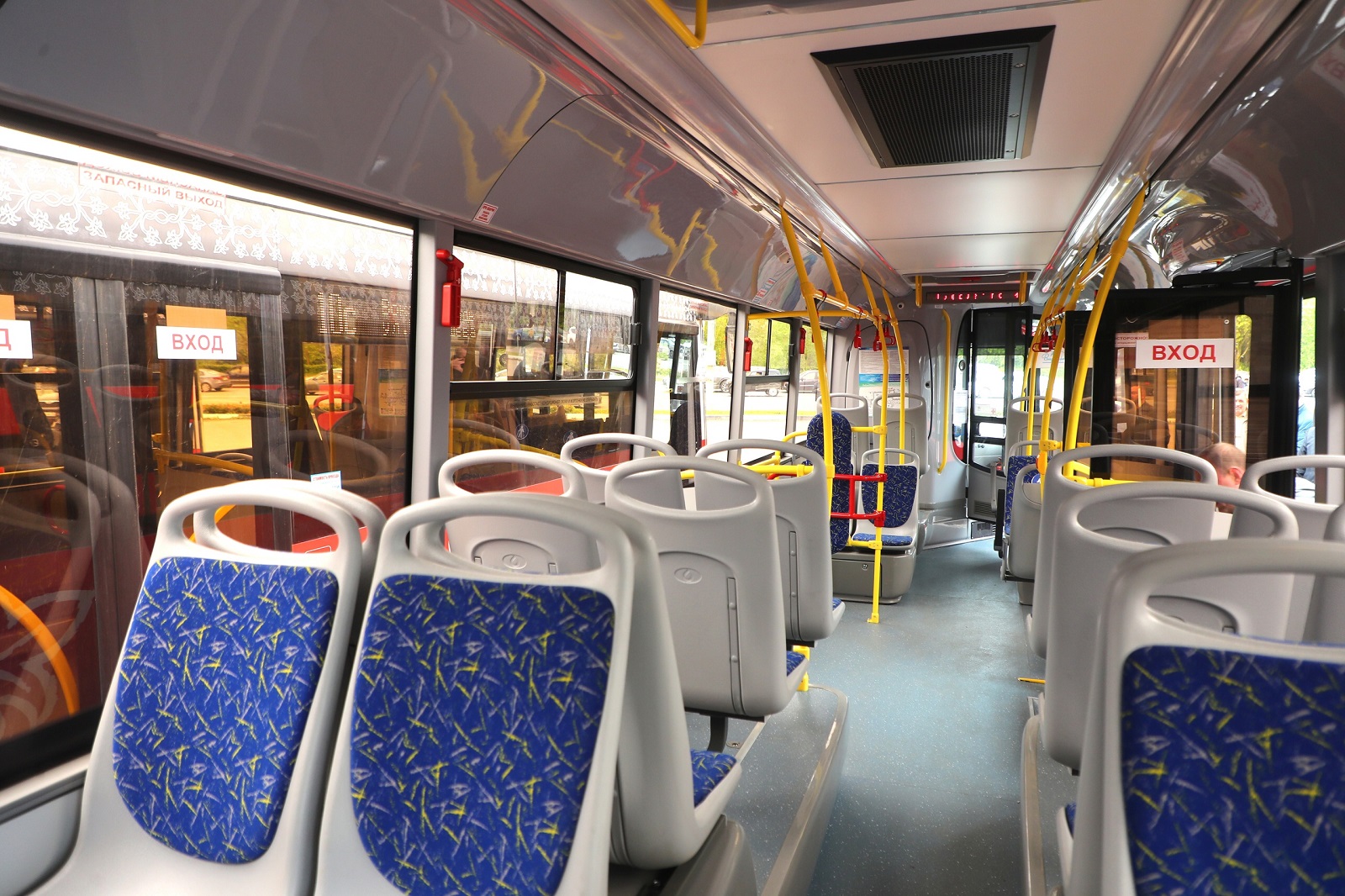 14 новых автобусов начали курсировать на улицах Владимира. И это первое обновление общественного транспорта за последнее время. Заметить красные машины можно издалека. В чем же их особенность?