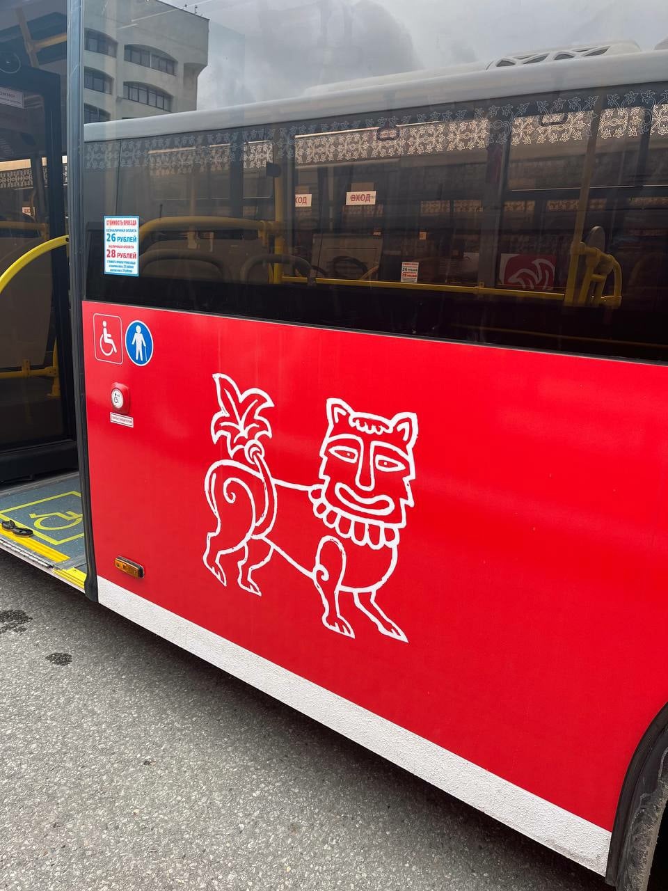 14 новых автобусов начали курсировать на улицах Владимира. И это первое обновление общественного транспорта за последнее время. Заметить красные машины можно издалека. В чем же их особенность?