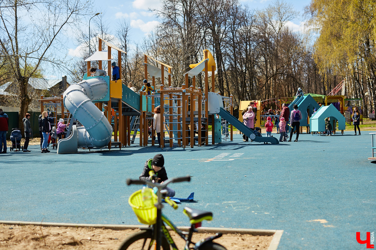За последние пять лет во Владимире открылось немало детских площадок. Конечно, детям везде хорошо, но, надо признать, у всех специализированных локаций есть свои достоинства и недостатки. Вот об этом предлагаем поговорить поподробнее в нашем сегодняшнем обзоре.