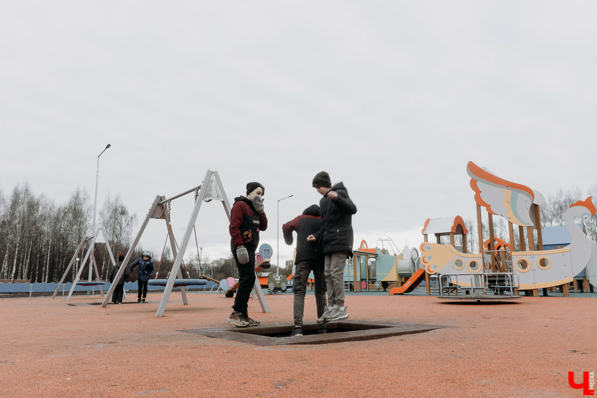 За последние пять лет во Владимире открылось немало детских площадок. Конечно, детям везде хорошо, но, надо признать, у всех специализированных локаций есть свои достоинства и недостатки. Вот об этом предлагаем поговорить поподробнее в нашем сегодняшнем обзоре.