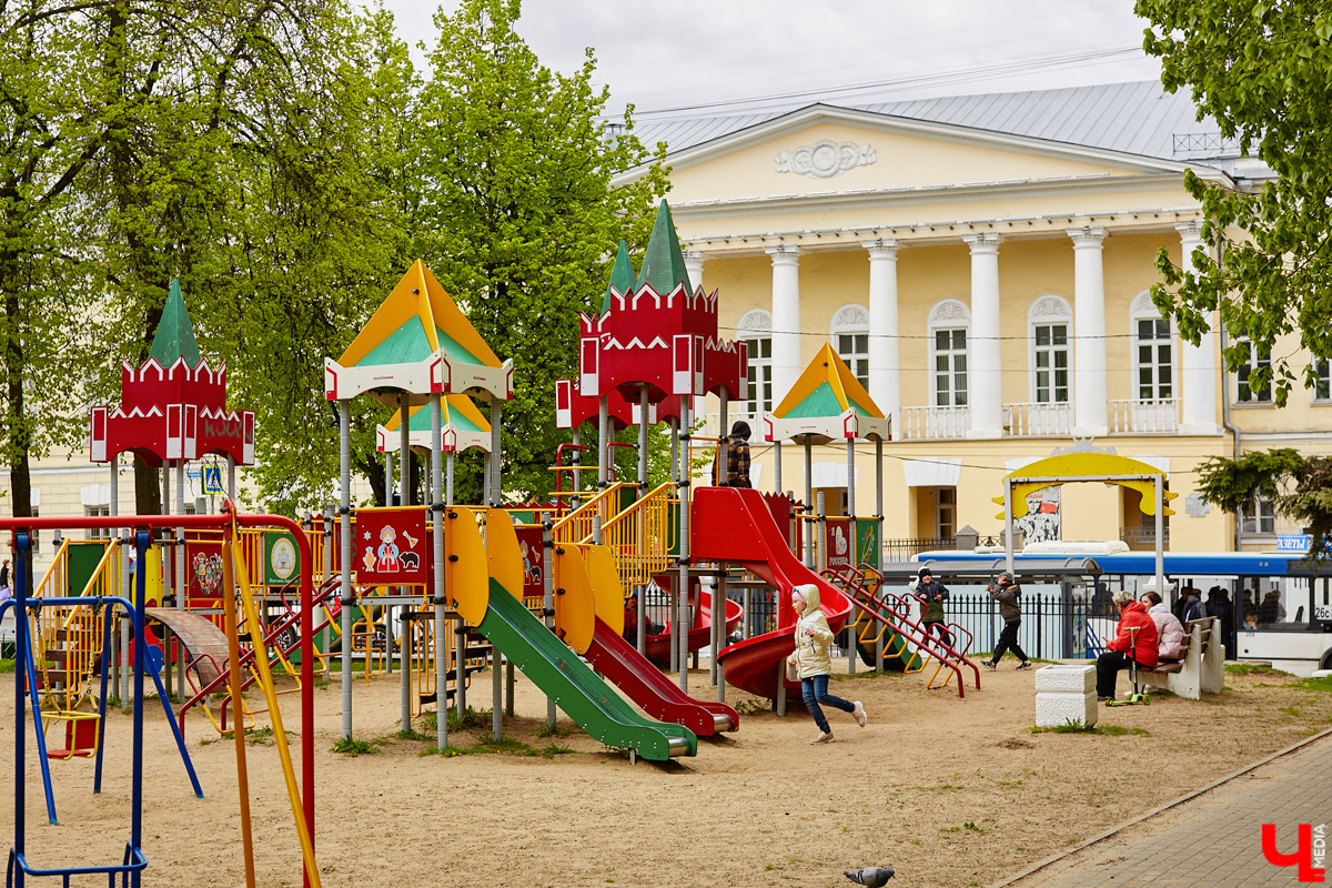 За последние пять лет во Владимире открылось немало детских площадок. Конечно, детям везде хорошо, но, надо признать, у всех специализированных локаций есть свои достоинства и недостатки. Вот об этом предлагаем поговорить поподробнее в нашем сегодняшнем обзоре.