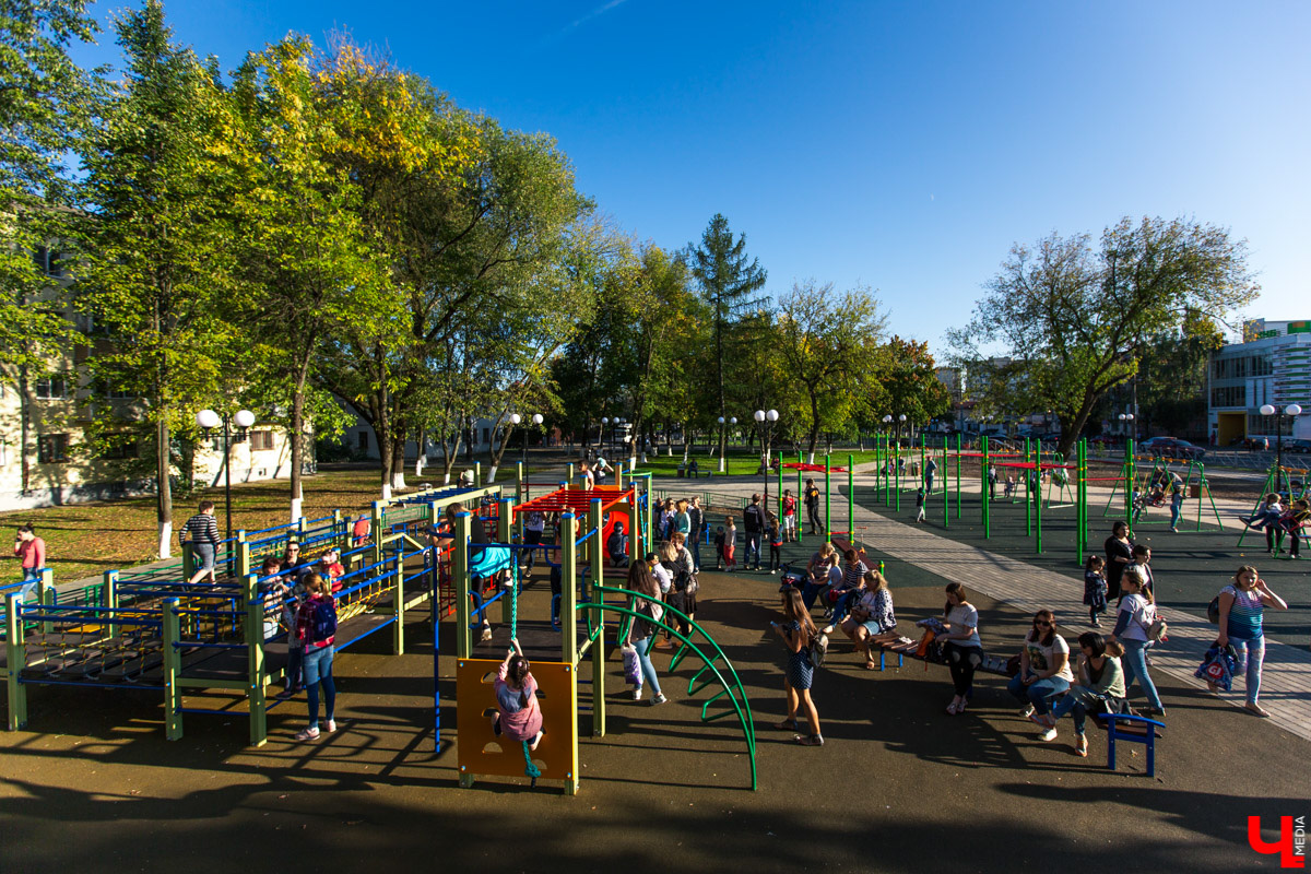 За последние пять лет во Владимире открылось немало детских площадок. Конечно, детям везде хорошо, но, надо признать, у всех специализированных локаций есть свои достоинства и недостатки. Вот об этом предлагаем поговорить поподробнее в нашем сегодняшнем обзоре.