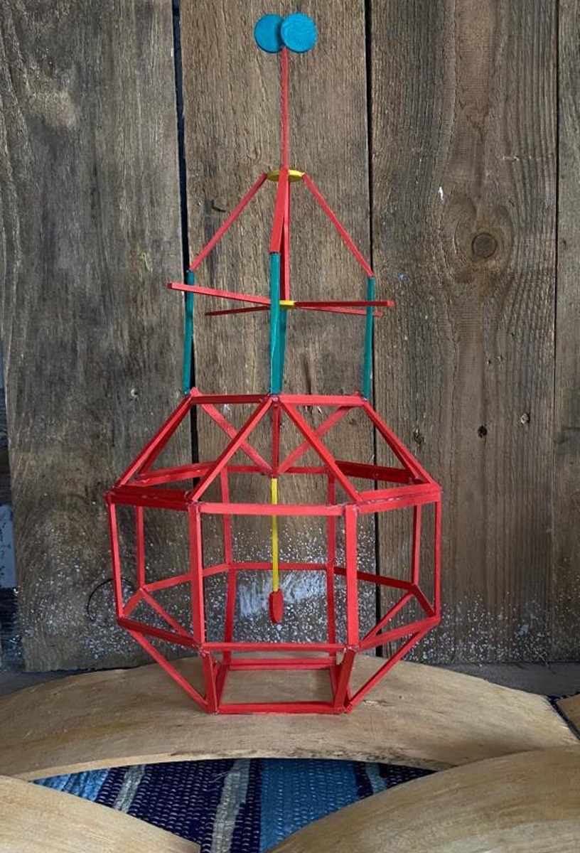 В мае американский художник с русской душой Евгений Кравцов презентовал свои работы на масштабных ярмарках искусств: в петербургском «Севкабеле» (откуда спустя пару дней был вежливо «изгнан») и московском «Винзаводе» (где вручил одну из своих работ телеведущему Андрею Малахову). Подробнее о (не)удачах, а также реализации новых серий расскажет сам творец.