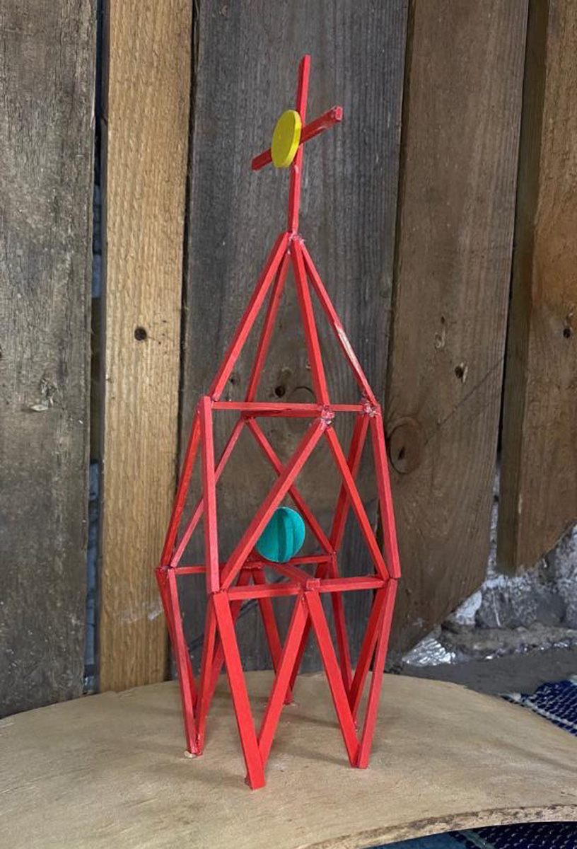 В мае американский художник с русской душой Евгений Кравцов презентовал свои работы на масштабных ярмарках искусств: в петербургском «Севкабеле» (откуда спустя пару дней был вежливо «изгнан») и московском «Винзаводе» (где вручил одну из своих работ телеведущему Андрею Малахову). Подробнее о (не)удачах, а также реализации новых серий расскажет сам творец.