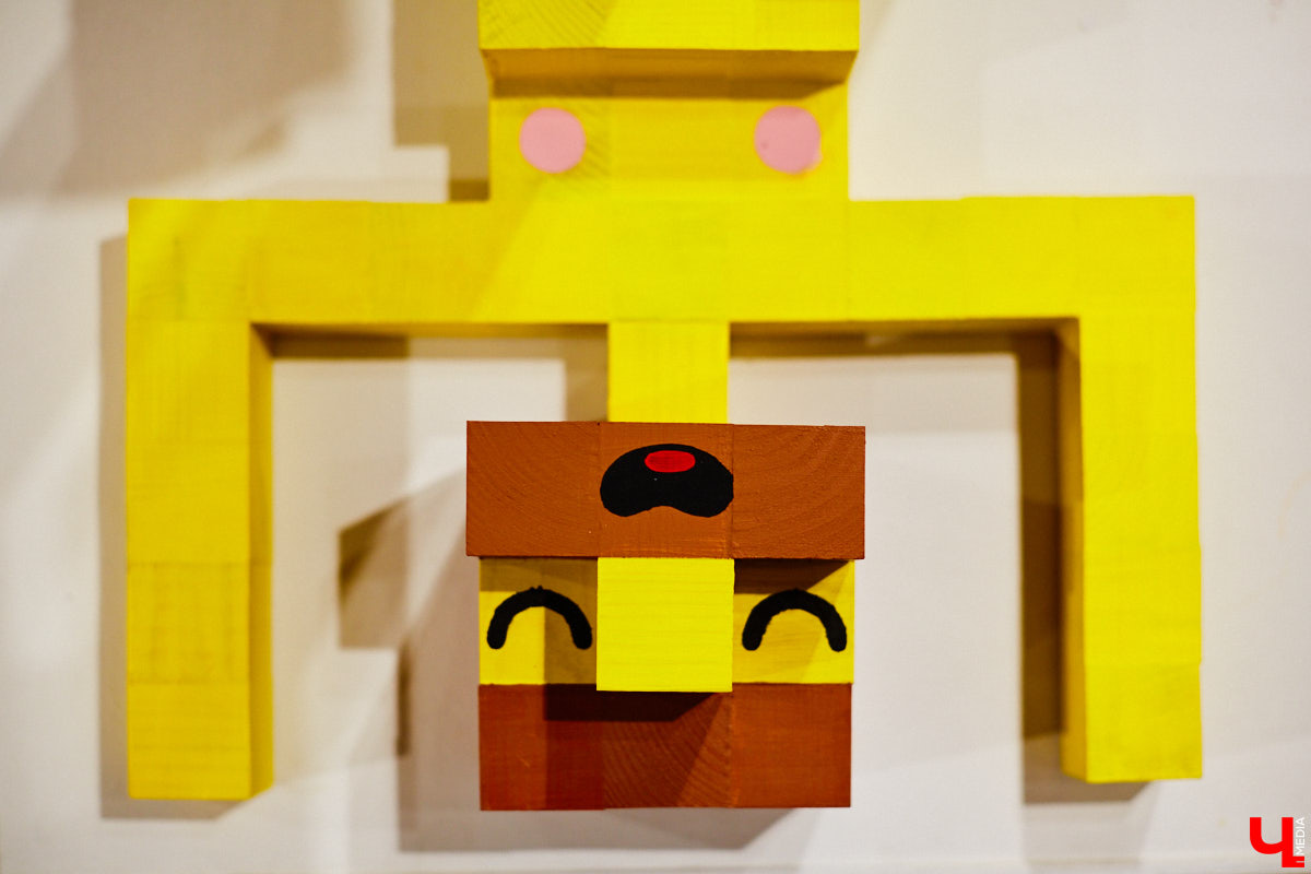 В мае американский художник с русской душой Евгений Кравцов презентовал свои работы на масштабных ярмарках искусств: в петербургском «Севкабеле» (откуда спустя пару дней был вежливо «изгнан») и московском «Винзаводе» (где вручил одну из своих работ телеведущему Андрею Малахову). Подробнее о (не)удачах, а также реализации новых серий расскажет сам творец.