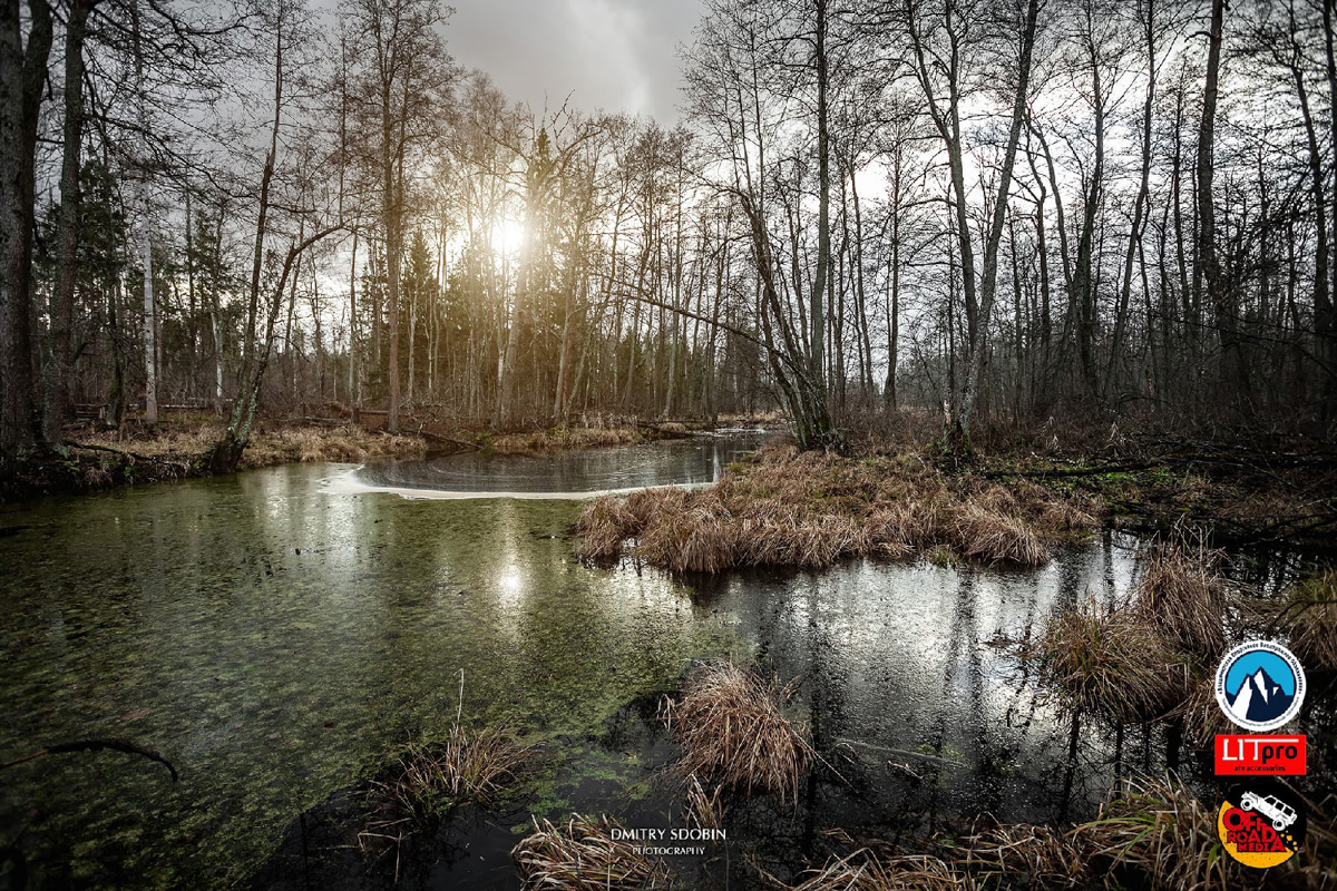 Артем и Никита Соколовские участвуют в трофи-рейдах. Их стихия — настоящее бездорожье. Как проехать там, где не ступала нога человека, и почему месить грязь притягательно, ребята знают лучше других.