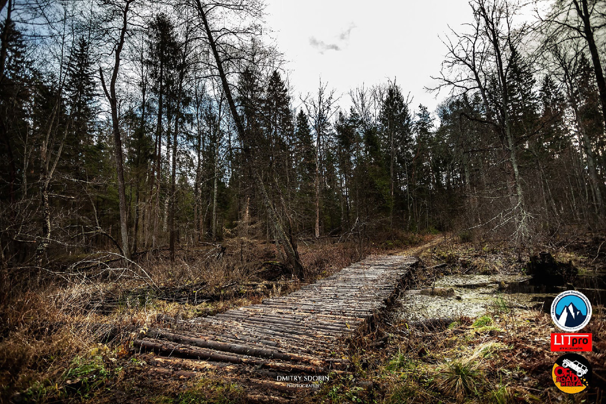 Артем и Никита Соколовские участвуют в трофи-рейдах. Их стихия — настоящее бездорожье. Как проехать там, где не ступала нога человека, и почему месить грязь притягательно, ребята знают лучше других.