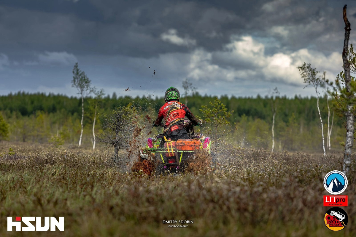 Артем и Никита Соколовские участвуют в трофи-рейдах. Их стихия — настоящее бездорожье. Как проехать там, где не ступала нога человека, и почему месить грязь притягательно, ребята знают лучше других.