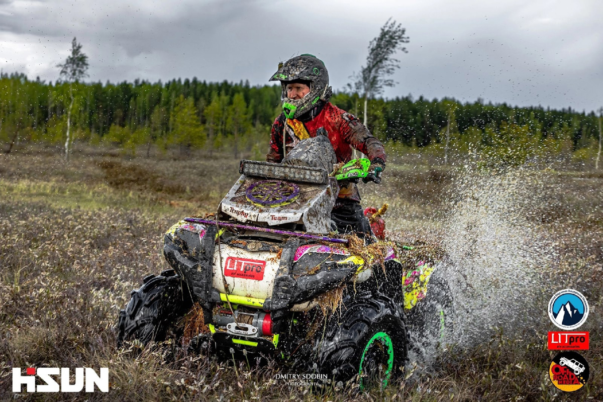 Артем и Никита Соколовские участвуют в трофи-рейдах. Их стихия — настоящее бездорожье. Как проехать там, где не ступала нога человека, и почему месить грязь притягательно, ребята знают лучше других.