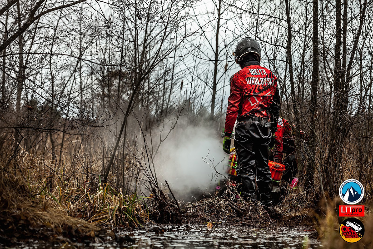 Артем и Никита Соколовские участвуют в трофи-рейдах. Их стихия — настоящее бездорожье. Как проехать там, где не ступала нога человека, и почему месить грязь притягательно, ребята знают лучше других.