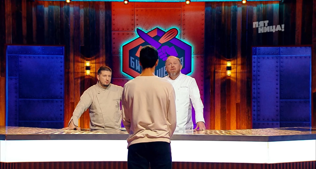 Форшмак с ржаными блинчиками от повара из Александрова покорил самых известных кулинаров страны — Рената Агзамова и Константина Ивлева. Но на колбасе Владимир Александров погорел... Рассказываем про все этапы вышедшего на днях шоу «Битва шефов».