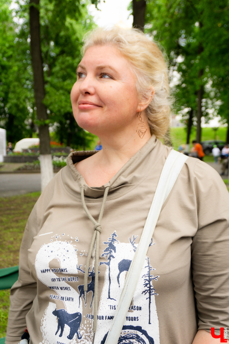 В минувшие выходные «реки» своими «руками» в десятый раз обняли главную туристическую локацию города - парк Пушкина. Более 200 мастеров из нескольких регионов страны представили свои работы на масштабной ярмарке. О хендмейд-находках, привлекших внимание владимирцев, читайте в репортаже «Ключ-Медиа».