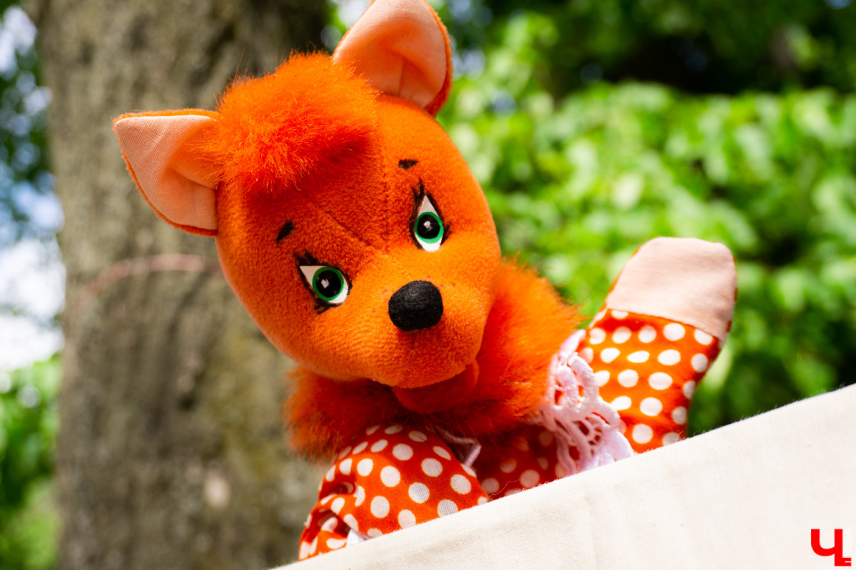 В минувшие выходные «реки» своими «руками» в десятый раз обняли главную туристическую локацию города - парк Пушкина. Более 200 мастеров из нескольких регионов страны представили свои работы на масштабной ярмарке. О хендмейд-находках, привлекших внимание владимирцев, читайте в репортаже «Ключ-Медиа».