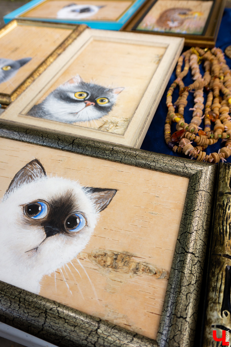 В минувшие выходные «реки» своими «руками» в десятый раз обняли главную туристическую локацию города - парк Пушкина. Более 200 мастеров из нескольких регионов страны представили свои работы на масштабной ярмарке. О хендмейд-находках, привлекших внимание владимирцев, читайте в репортаже «Ключ-Медиа».