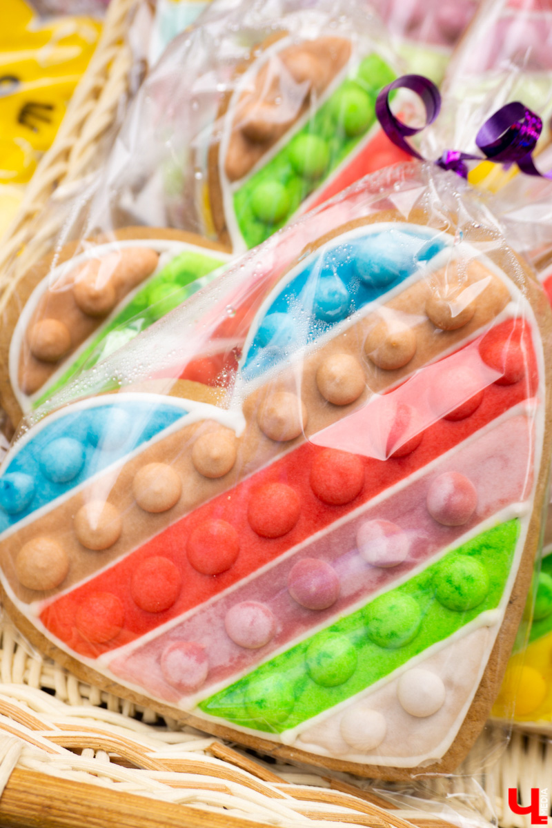 В минувшие выходные «реки» своими «руками» в десятый раз обняли главную туристическую локацию города - парк Пушкина. Более 200 мастеров из нескольких регионов страны представили свои работы на масштабной ярмарке. О хендмейд-находках, привлекших внимание владимирцев, читайте в репортаже «Ключ-Медиа».