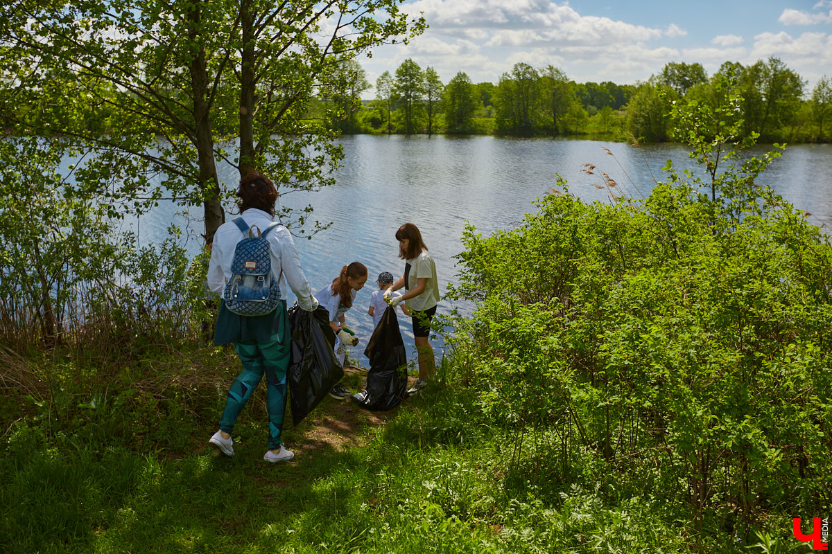 Фестиваль, или барбекю-субботник, «Чистое озеро» становится полезной традицией экоотеля «ВеЛес». Спустя год состоялось второе мероприятие, около сотни желающих очистили берег Запольского. Среди них — охотники и даже йог. Подробнее о здоровом лесном дыхании, 10 белках и 1000 утках на экс-площадке «Территории смыслов» в репортаже «Ключ-Медиа»